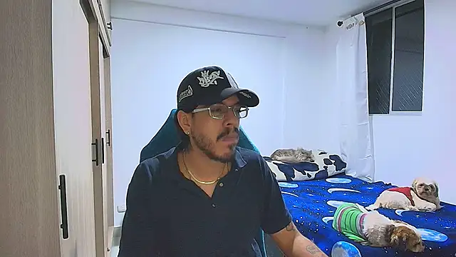 Snapshot of naitt_ chatting on December 15, 4:06 am naitt online show from December 15, 4:06 am