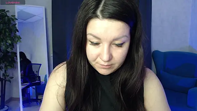 Snapshot of still__her chatting on December 3, 1:24 am still her online show from December 3, 1:24 am