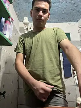 Snapshot of Vcristian12 chatting on February 9, 12:47 am Vcristian12 online show from February 9, 12:47 am