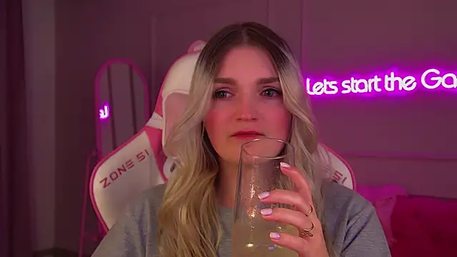 AnnyRaii online show from November 28, 7:49 pm