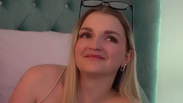 AnnyRaii online show from February 3, 6:40 am