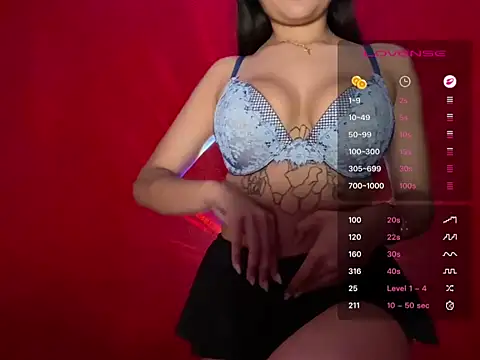 Snapshot of reinaass chatting on May 17, 5:27 am reinaass online show from May 17, 5:27 am