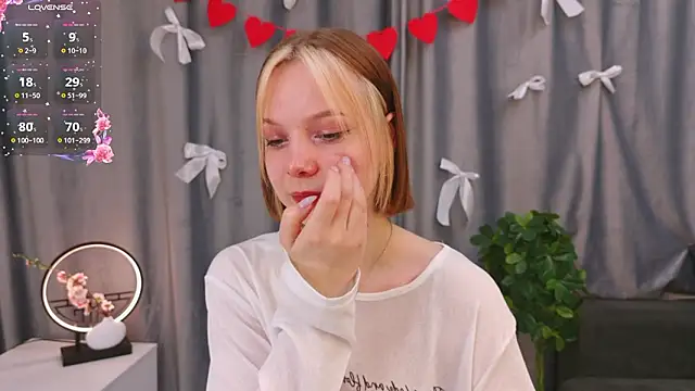 UmbraVelour online show from February 15, 1:20 pm