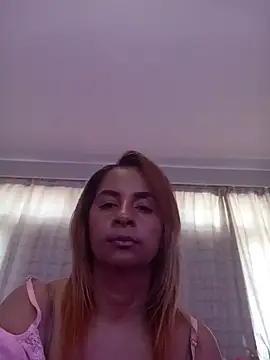 Snapshot of LaReineCleo chatting on July 31, 10:47 am LaReineCleo online show from July 31, 10:47 am