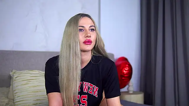 Chloe GraceeX online show from February 18, 12:06 am