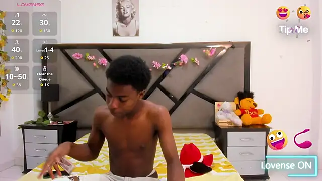 NoahJhonson69 online show from April 8, 11:32 am