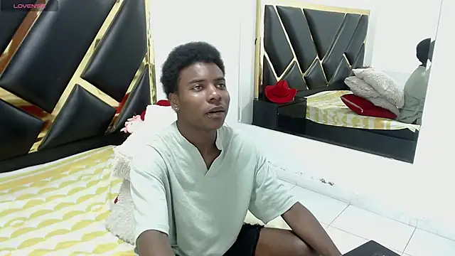 NoahJhonson69 online show from April 19, 11:31 am