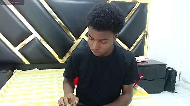 NoahJhonson69 online show from April 20, 11:24 am