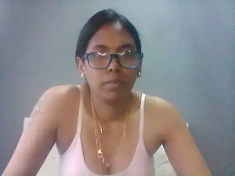 Snapshot of TiaBlaze chatting on December 3, 9:40 am TiaBlaze online show from December 3, 9:40 am