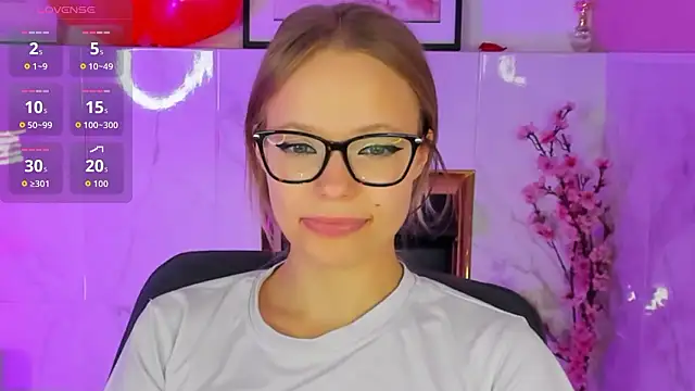 lucy loy online show from February 7, 2:37 am