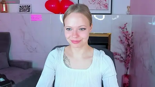 lucy loy online show from February 10, 7:34 am