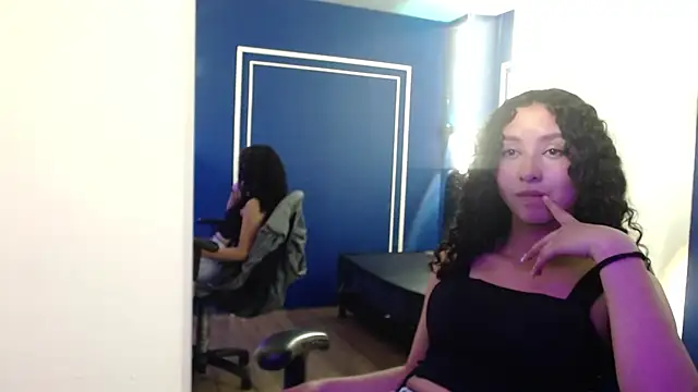 Snapshot of pettymoon1 chatting on November 24, 7:13 pm pettymoon1 online show from November 24, 7:13 pm