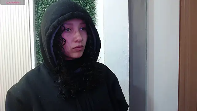 Snapshot of pettymoon1 chatting on December 14, 11:48 am pettymoon1 online show from December 14, 11:48 am