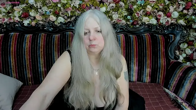 Snapshot of mariabelladonna chatting on May 1, 10:03 pm mariabelladonna online show from May 1, 10:03 pm