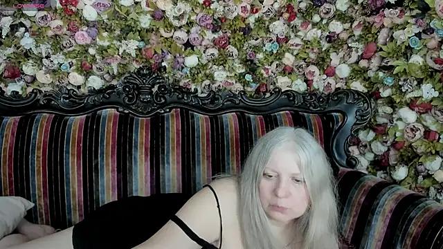 Snapshot of mariabelladonna chatting on May 2, 10:09 am mariabelladonna online show from May 2, 10:09 am