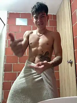 Snapshot of Handsome_boys69 chatting on May 9, 2:39 am Handsome boys69 online show from May 9, 2:39 am