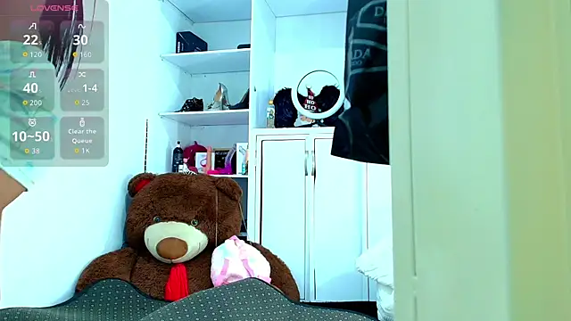 Snapshot of mia_fernand chatting on November 18, 10:36 pm mia fernand online show from November 18, 10:36 pm