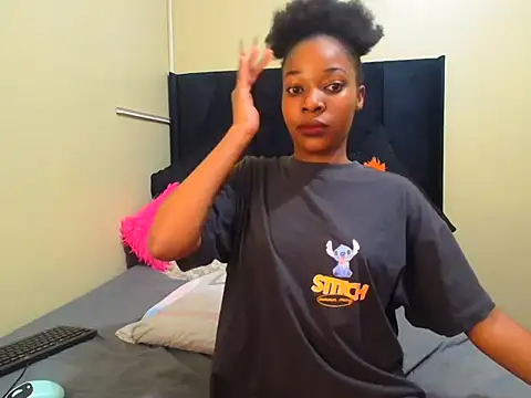 LisaBluexxx1 online show from April 6, 9:38 pm