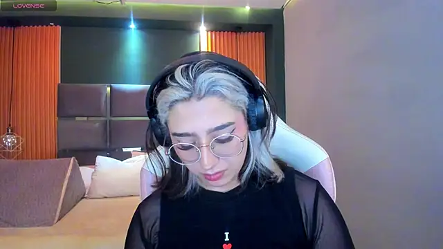Snapshot of GabyRose9 chatting on May 6, 4:30 am GabyRose9 online show from May 6, 4:30 am