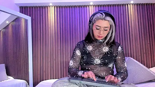 Snapshot of GabyRose9 chatting on May 13, 11:22 pm GabyRose9 online show from May 13, 11:22 pm
