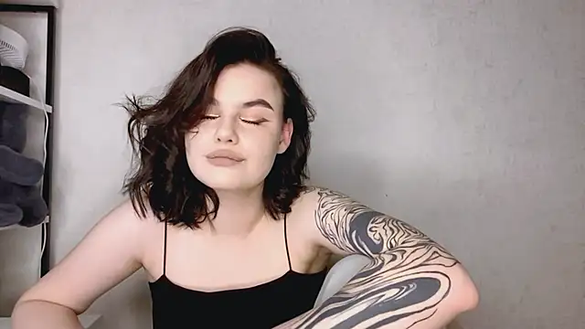 EllieVate online show from November 20, 5:12 pm