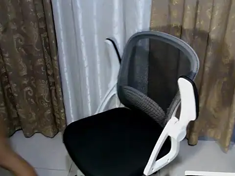 Snapshot of AmazingVivyoria69 chatting on July 4, 7:03 am AmazingVivyoria69 online show from July 4, 7:03 am