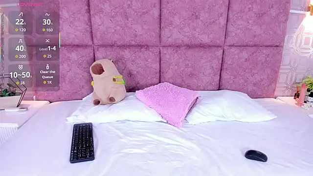 Snapshot of NathalieRoss1 chatting on February 3, 10:26 pm NathalieRoss1 online show from February 3, 10:26 pm