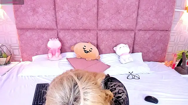 NathalieRoss1 online show from April 21, 6:09 am