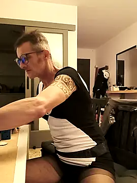 xelyber online show from April 17, 2:58 am