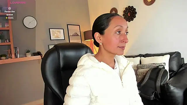 Snapshot of Violet_Kumar chatting on December 4, 7:33 pm Violet Kumar online show from December 4, 7:33 pm