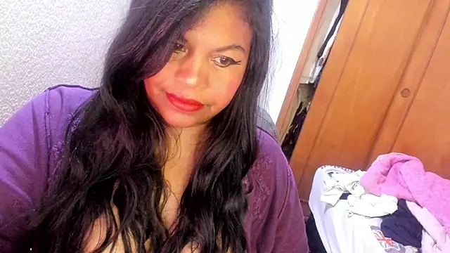 Snapshot of ebonycamelia chatting on April 25, 9:01 pm ebonycamelia online show from April 25, 9:01 pm