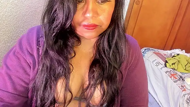 Snapshot of ebonycamelia chatting on April 30, 5:41 pm ebonycamelia online show from April 30, 5:41 pm