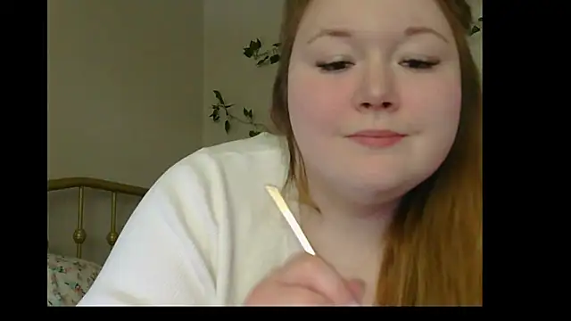 Snapshot of Lilah_Sweet chatting on June 15, 7:49 pm Lilah Sweet online show from June 15, 7:49 pm