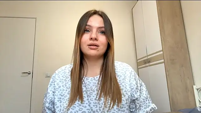 Snapshot of ShaGruninger chatting on November 19, 10:04 am ShaGruninger online show from November 19, 10:04 am