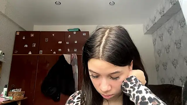 Snapshot of DebbiGoodknight chatting on November 28, 7:44 am DebbiGoodknight online show from November 28, 7:44 am