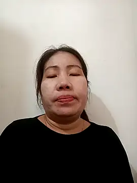 Snapshot of Reema_143 chatting on December 2, 5:24 am Reema 143 online show from December 2, 5:24 am