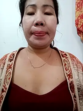 Snapshot of Reema_143 chatting on December 5, 5:05 am Reema 143 online show from December 5, 5:05 am