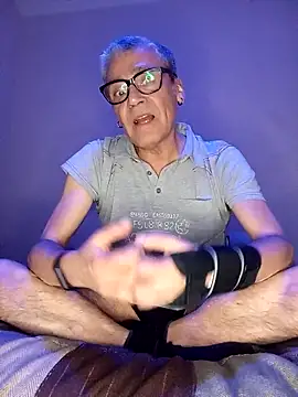 Snapshot of BCNBOTTOM chatting on December 18, 8:15 pm BCNBOTTOM online show from December 18, 8:15 pm