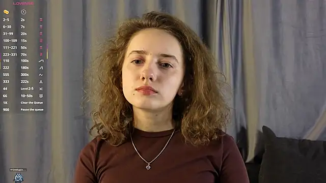 Snapshot of CuteLunette chatting on December 14, 3:06 pm CuteLunette online show from December 14, 3:06 pm