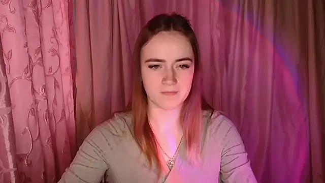 Snapshot of Illa_May chatting on December 14, 12:21 pm Illa May online show from December 14, 12:21 pm