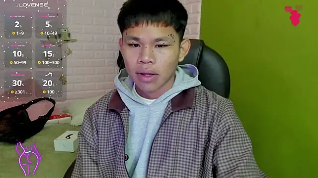 Snapshot of tommy_cherry_ chatting on November 23, 4:18 pm tommy cherry online show from November 23, 4:18 pm