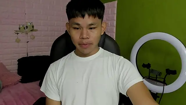 Snapshot of tommy_cherry_ chatting on December 14, 4:12 pm tommy cherry online show from December 14, 4:12 pm