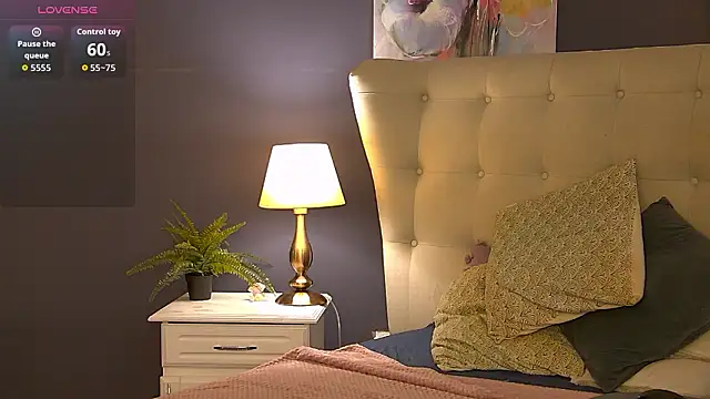 SeniGrandee online show from February 3, 8:25 pm