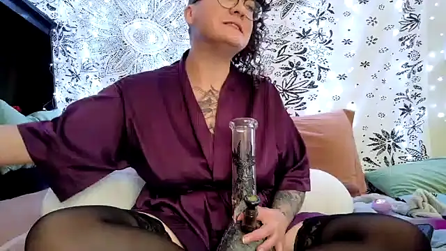 sareberr420 online show from April 17, 3:15 pm