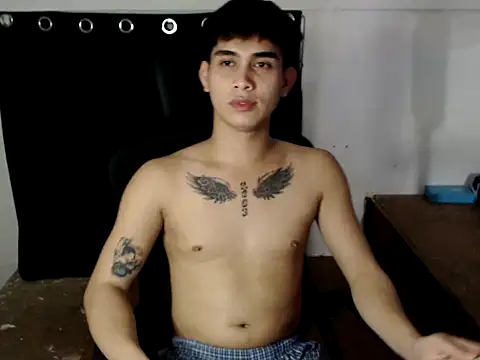 Snapshot of DecentGUy04 chatting on November 19, 7:58 pm DecentGUy04 online show from November 19, 7:58 pm