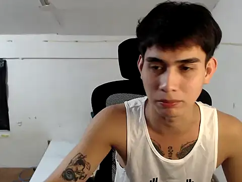 Snapshot of DecentGUy04 chatting on November 20, 5:56 pm DecentGUy04 online show from November 20, 5:56 pm