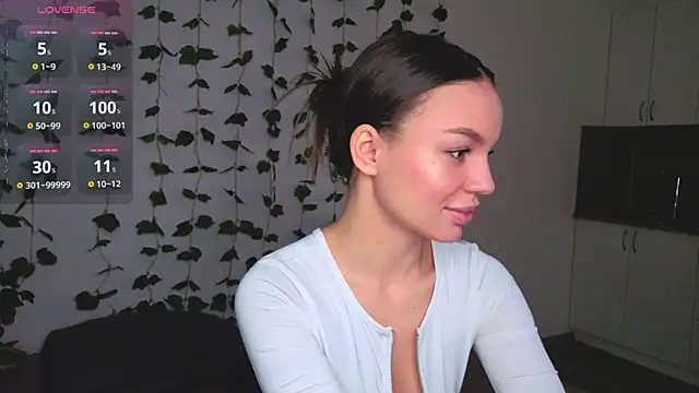 Tiffany Sweetie online show from April 10, 4:23 pm