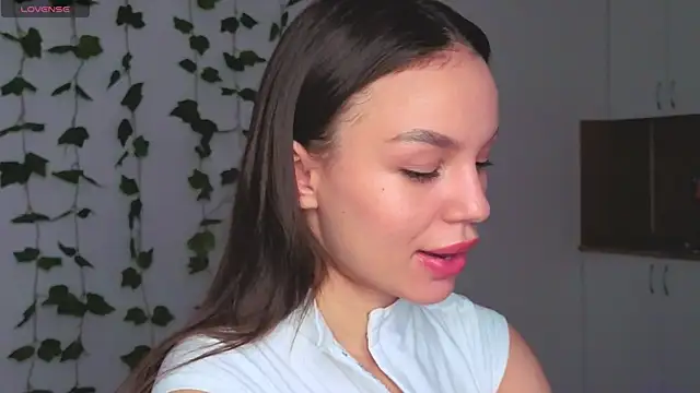 Tiffany Sweetie online show from April 15, 12:45 pm