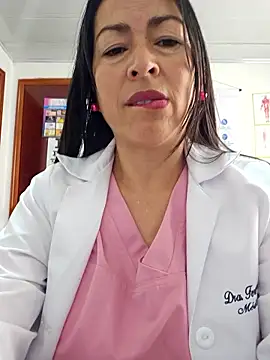 JustSamantha  online show from January 17, 2:44 pm