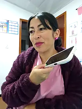 JustSamantha  online show from March 18, 1:36 pm